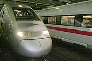 TGV neben ICE Zug (Foto: MartiN Schmitz)
